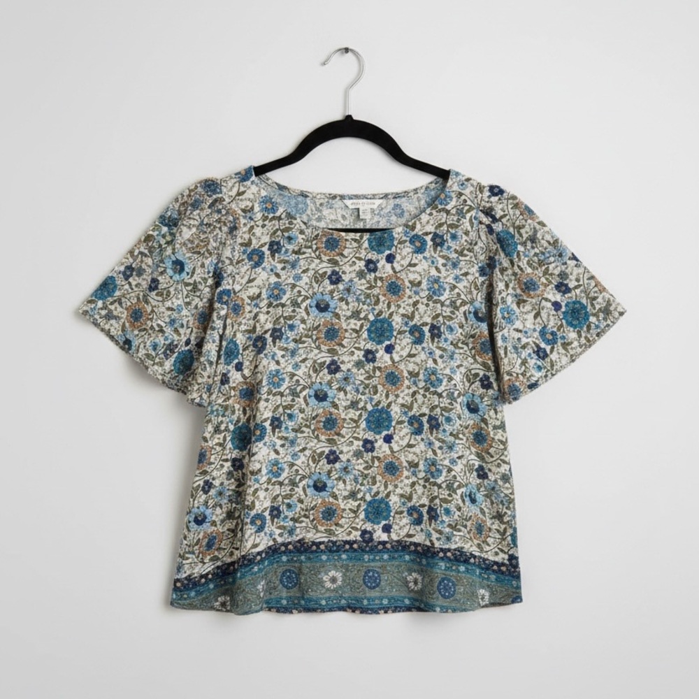 Lucky brand ☘️ Floral Blue and Cream Women's Top.size medium